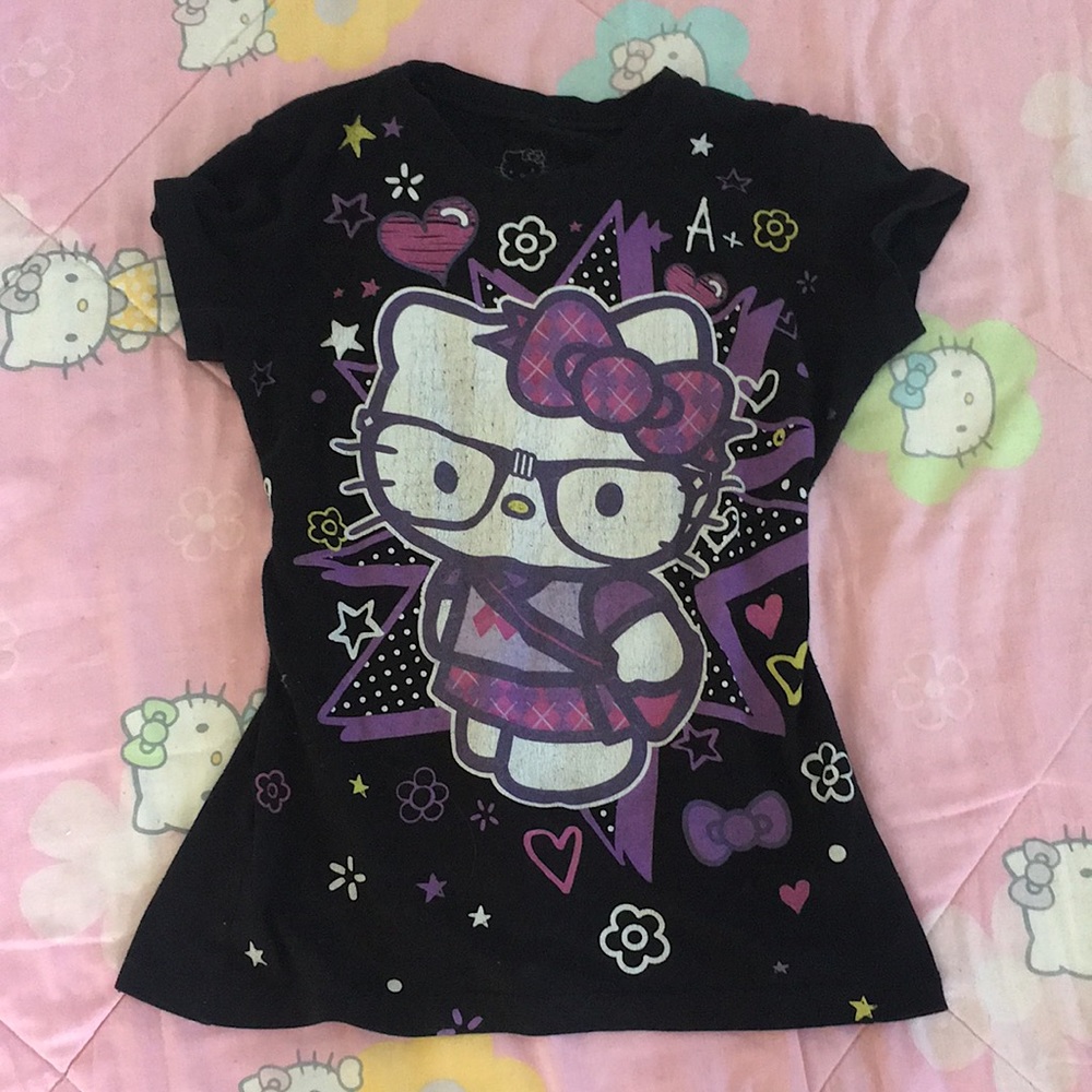 Sanrio by FINE hot topic 2000s hello kitty scene top